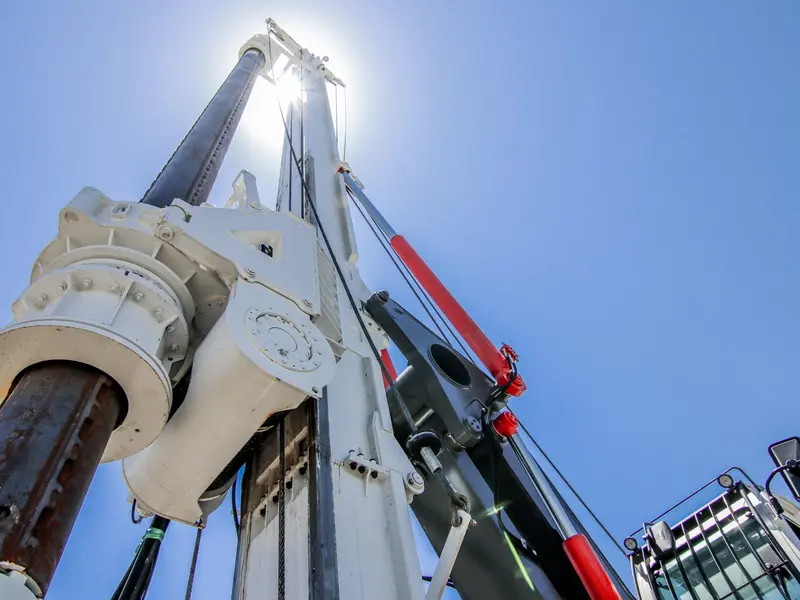 retinacreative-piling-rig-4429042-800×600